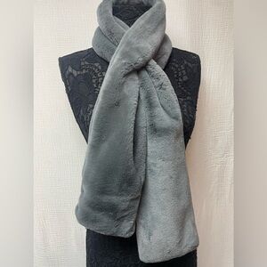 Sprigs Fun Gray Faux Fur Scarf with Pocket! 🍁